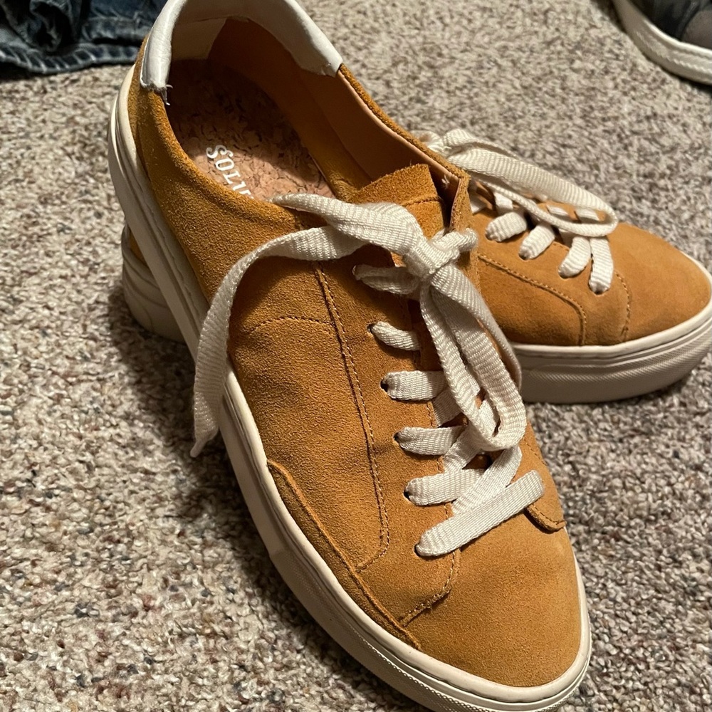 Sneakers size 7.